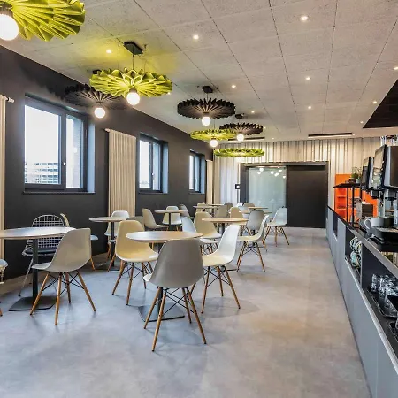 Hotel Ibis Airport 2*