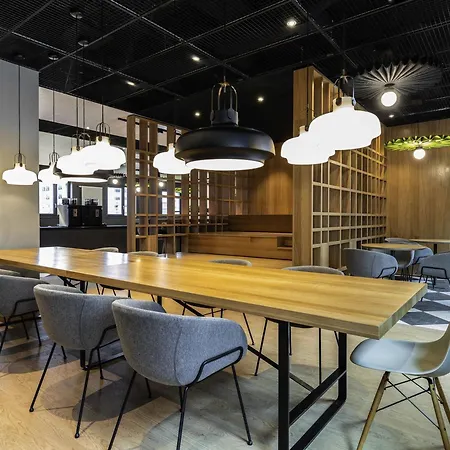 Hotel Ibis Airport 3*