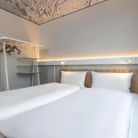 Hotel Ibis Airport 3*