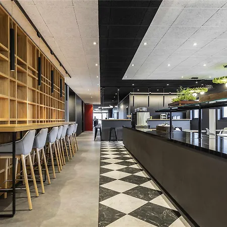 Hotel Ibis Airport 3*