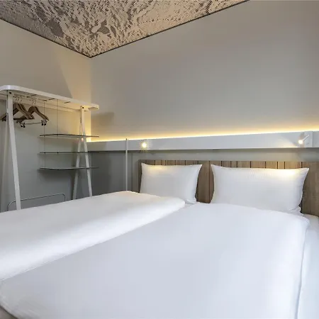 Ξενοδοχείο Ibis Airport 3*