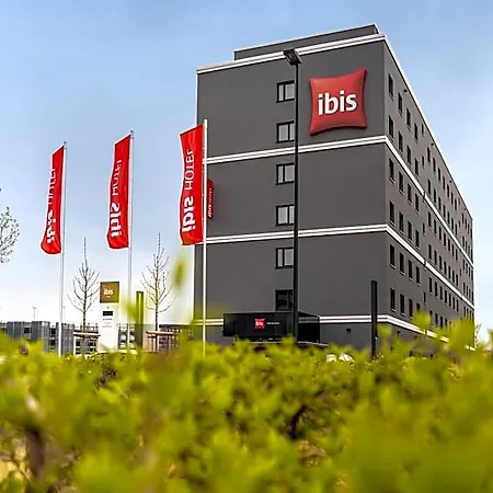 Hotel Ibis Airport 3*